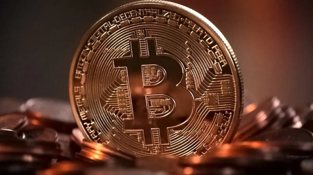 bitcoin-ultrapassa-us$-100-mil,-monopoly-renova-caixa,-pecas-e-regras-–-the-brief