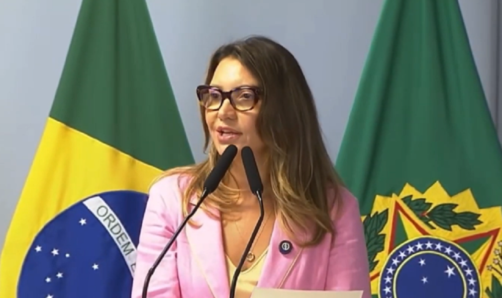 ‘nossa-resposta-e-uniao,-a-solidariedade-e-o-amor’,-diz-janja-durante-cerimonia-sobre-o-8-de-janeiro