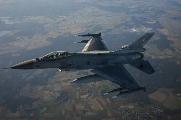 piloto-ucraniano-bate-recorde-com-caca-f-16-e-destroi-seis-misseis-em-um-voo