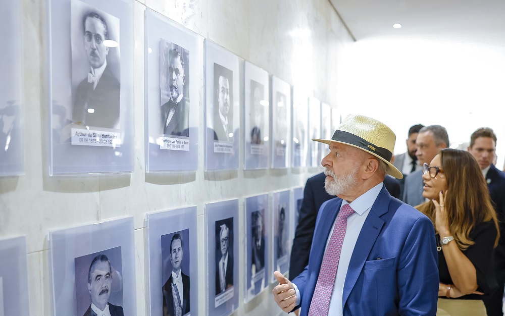 lula-pede-clareza-historica-durante-visita-a-galeria-de-ex-presidentes-no-palacio-do-planalto