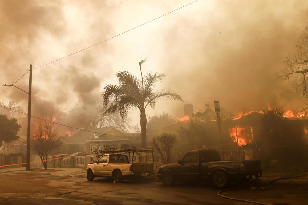 incendio-devasta-mansao-de-john-lennon-em-los-angeles