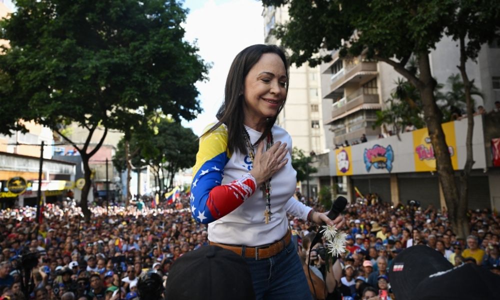 oposicao-e-chavistas-organizam-manifestacoes-na-venezuela-as-vesperas-da-posse-de-maduro 