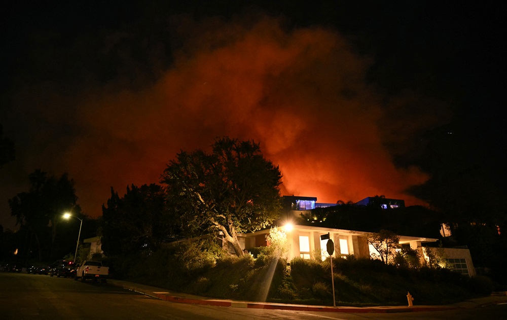 incendio-em-los-angeles-destroi-casas-de-diversas-celebridades