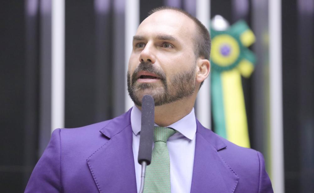 eduardo-bolsonaro-critica-decisao-de-moraes-sobre-ida-de-seu-pai-a-posse-de-trump