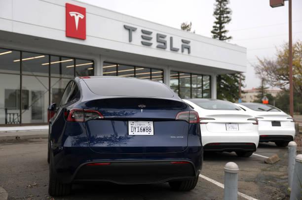 tesla-realiza-recall-de-239-mil-carros;-veja-o-motivo