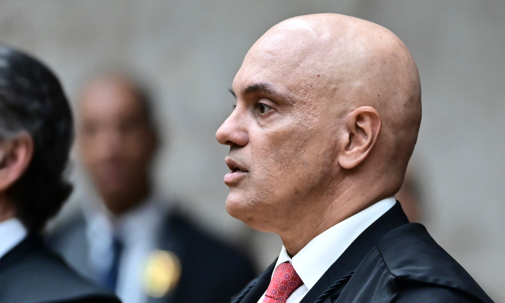 moraes-envia-a-pgr-informacoes-da-defesa-de-bolsonaro-sobre-convite-para-posse-de-trump