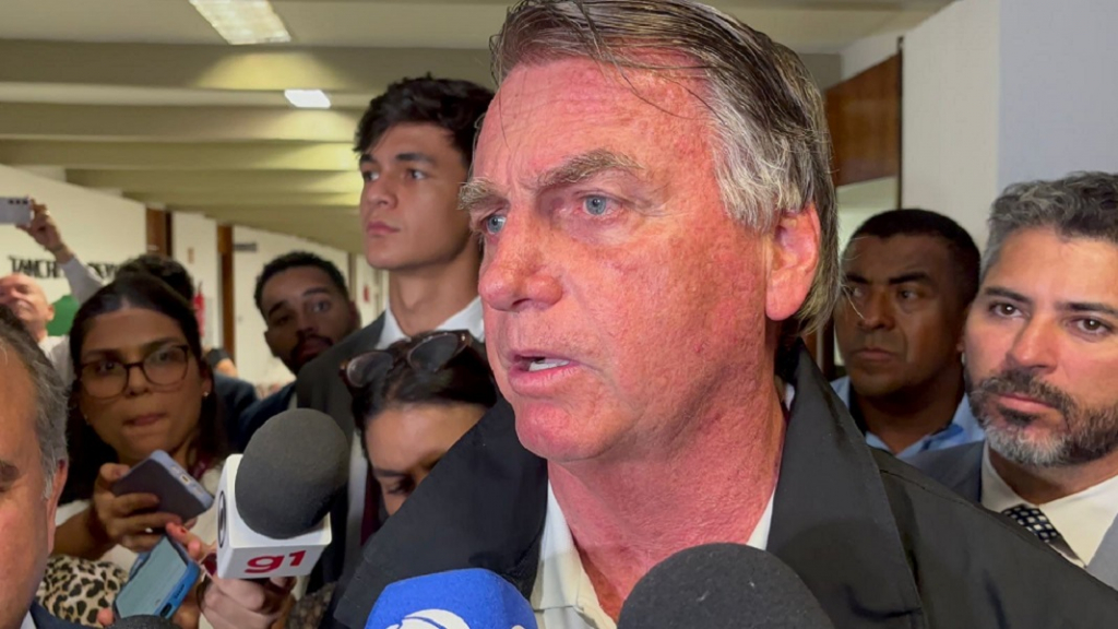 bolsonaro-declara-que-processara-haddad-por-acusa-lo-de-envolvimento-em-fake-news-sobre-o-pix