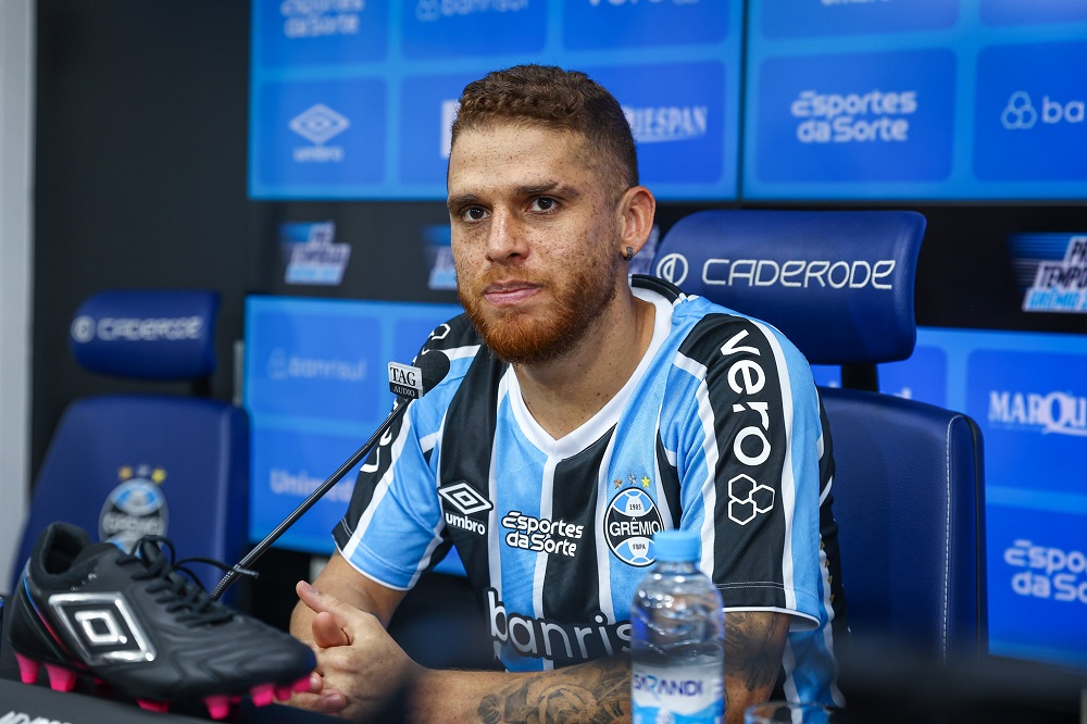 gustavo-cuellar-e-apresentado-como-novo-reforco-do-gremio