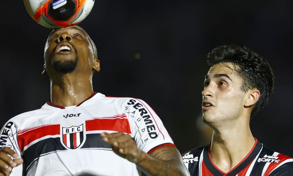 com-time-de-garotos,-sao-paulo-estreia-no-paulistao-e-fica-no-empate-sem-gols-com-o-botafogo-sp