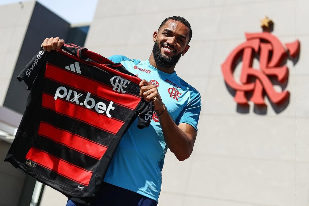 juninho-e-apresentado-no-flamengo-e-evita-comparacoes-com-gabigol-e-pedro;-conheca-o-jogador