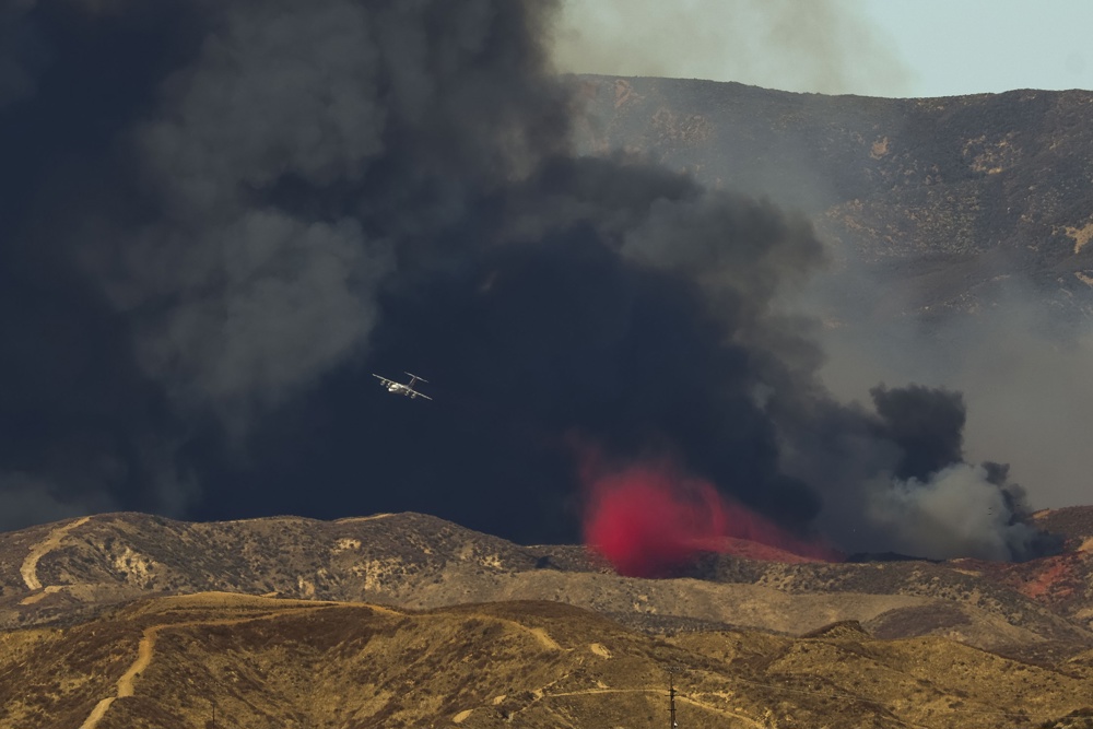 bombeiros-avancam-para-conter-novo-incendio-na-regiao-de-los-angeles