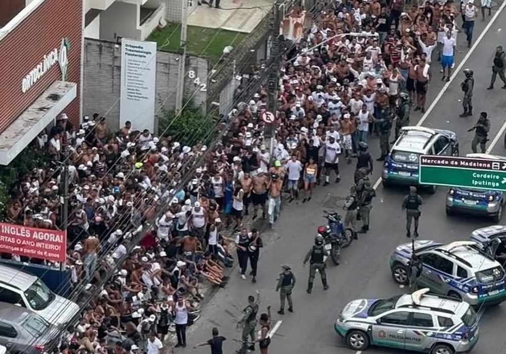 confronto-entre-torcedores-de-santa-cruz-e-sport-tem-cenas-de-guerra-e-termina-com-12-feridos