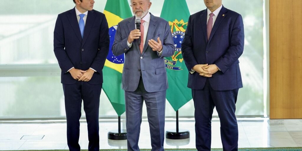 “brasil-esta-menos-pobre-e-com-mais-renda”,-diz-lula-ao-congresso