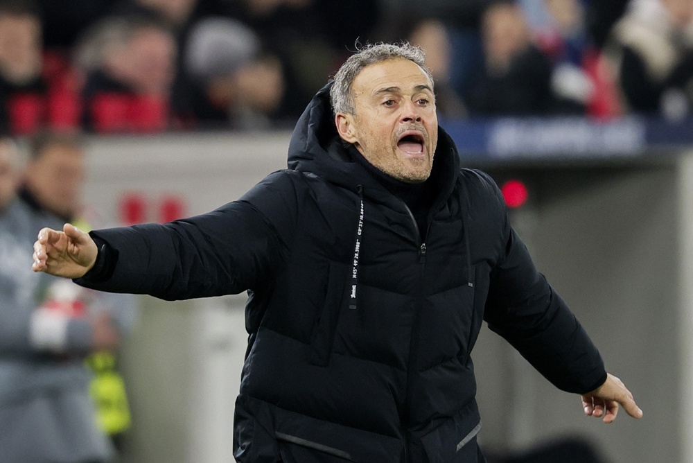 luis-enrique,-tecnico-do-psg,-diz-que-equipe-evoluiu-apos-a-saida-de-mbappe