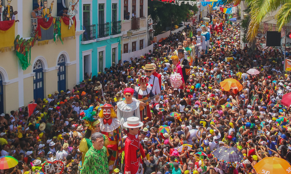 carnaval-de-2025-deve-gerar-r$-12-bilhoes-em-receitas-e-32-mil-empregos-temporarios