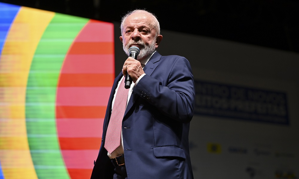 lula-garante-que-brasil-crescera-3,7%-e-promete-‘dinheiro-circulando-na-mao-do-povo’-em-encontro-com-prefeitos