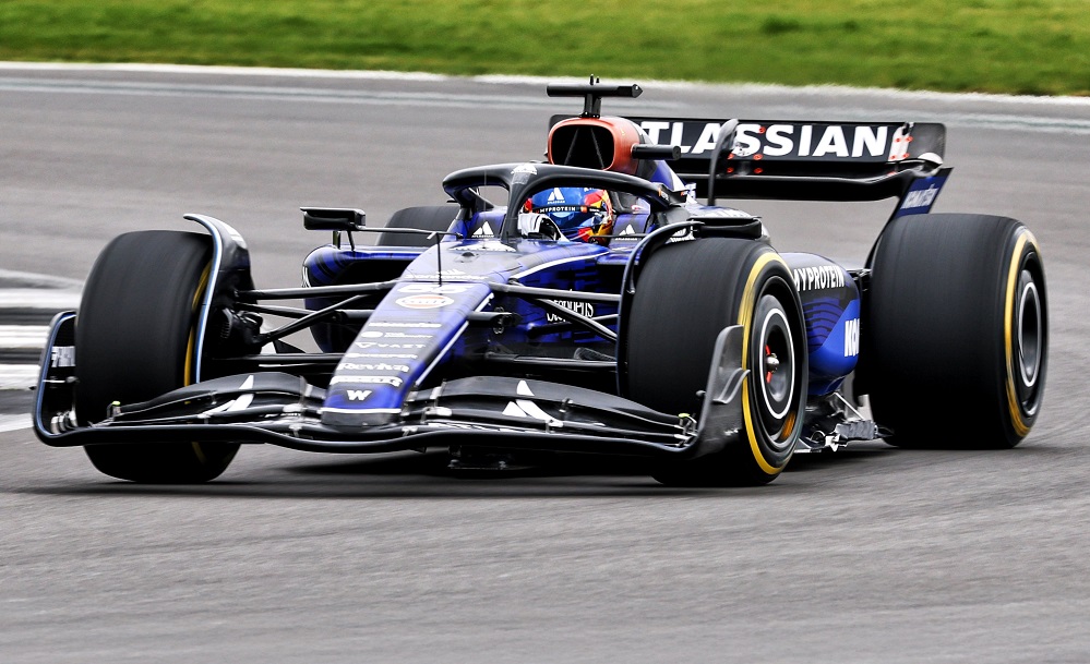 carlos-sainz-pilota-o-novo-carro-da-williams-em-silverstone