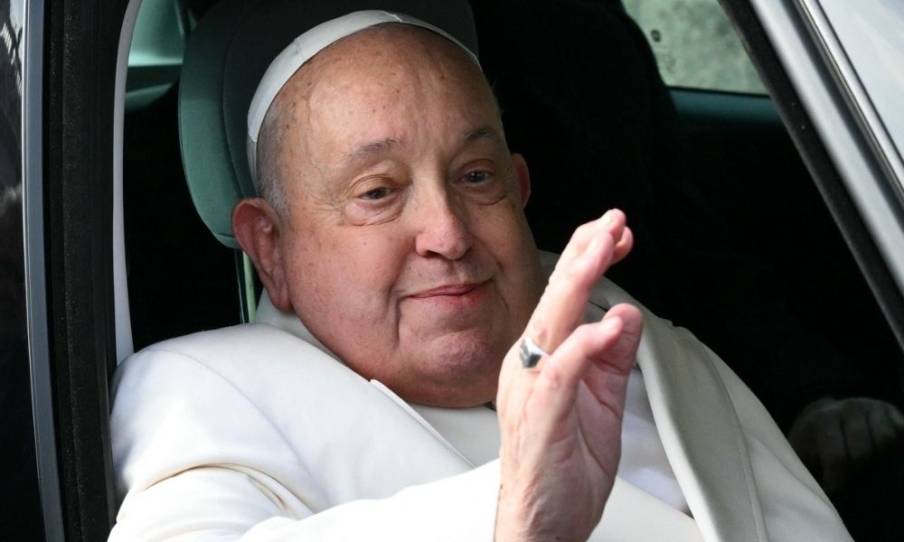 ‘papa-francisco-dormiu-bem’,-informa-vaticano-apos-pontifice-ser-internado-com-bronquite