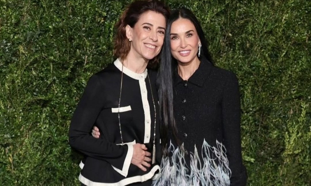 fernanda-torres-e-demi-moore-posam-juntas-em-evento-pre-bafta,-em-londres