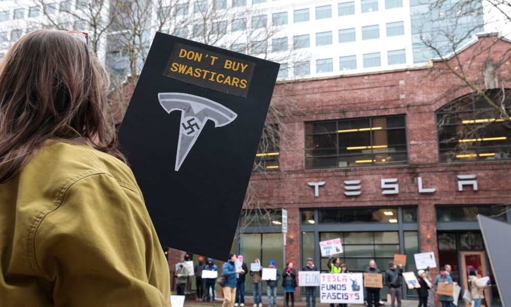 protestos-em-sao-francisco-pedem-boicote-a-tesla-por-acoes-de-elon-musk