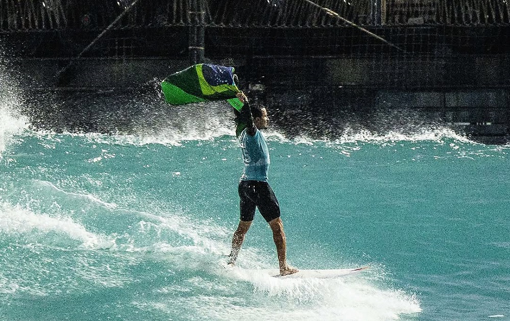 italo-ferreira-ganha-em-abu-dhabi-e-lidera-a-world-surf-league