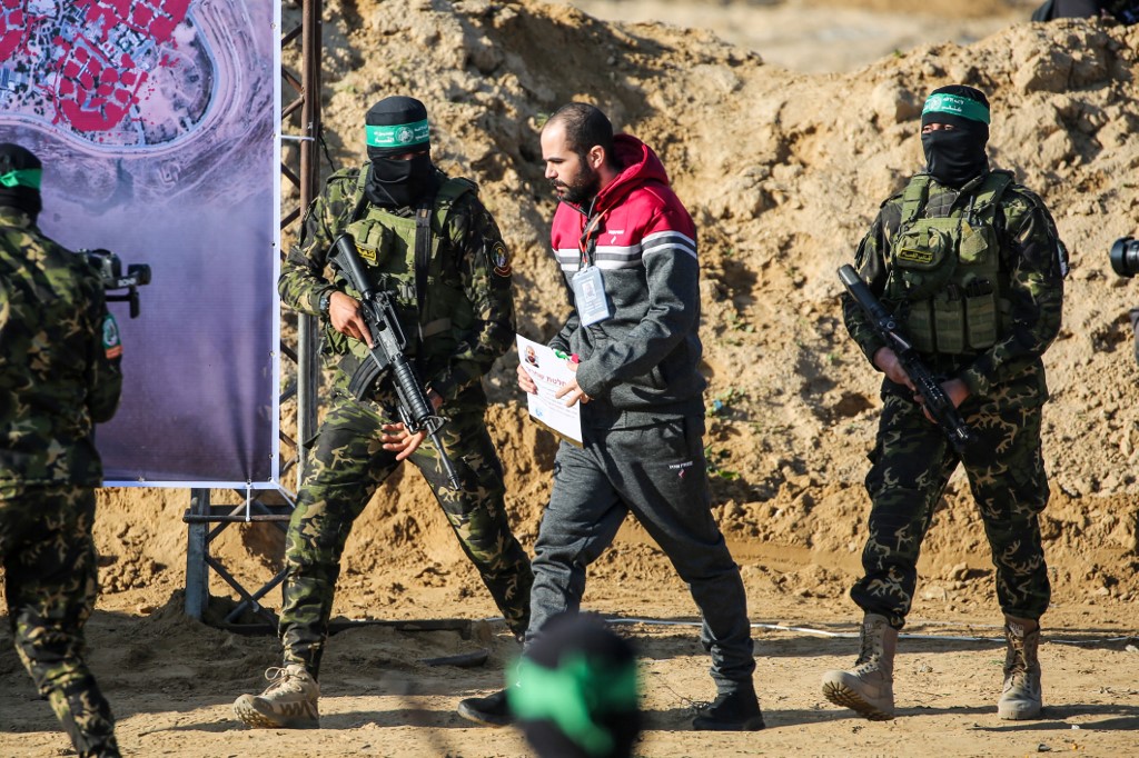 hamas-anuncia-que-vai-libertar-mais-tres-refens-vivos-neste-sabado