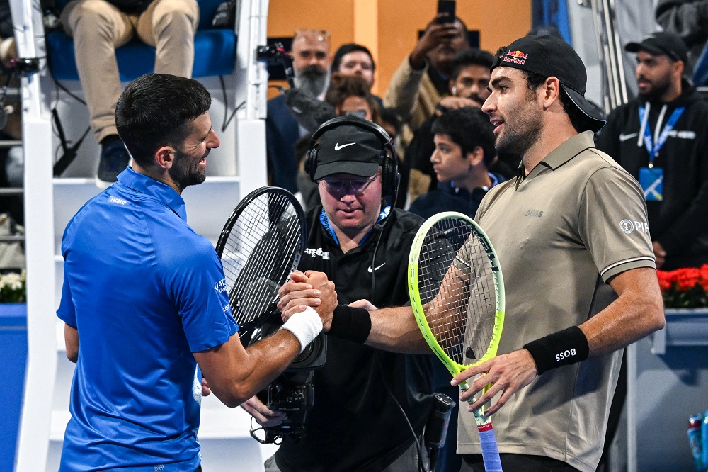 berrettini-bate-djokovic-e-servio-se-despede-do-catar-na-estreia