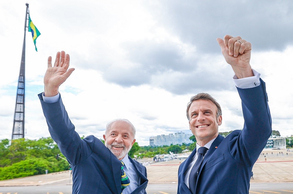 por-telefone,-lula-e-macron-discutem-guerra-na-ucrania,-conferencia-dos-oceanos-e-cop30