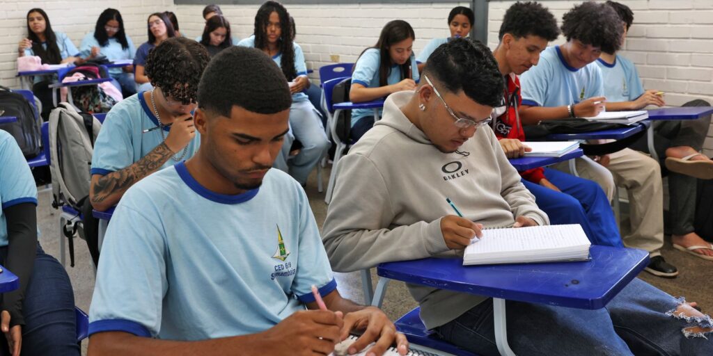 ajudar-a-familia-e-mais-educacao:-alunos-contam-como-usam-o-pe-de-meia