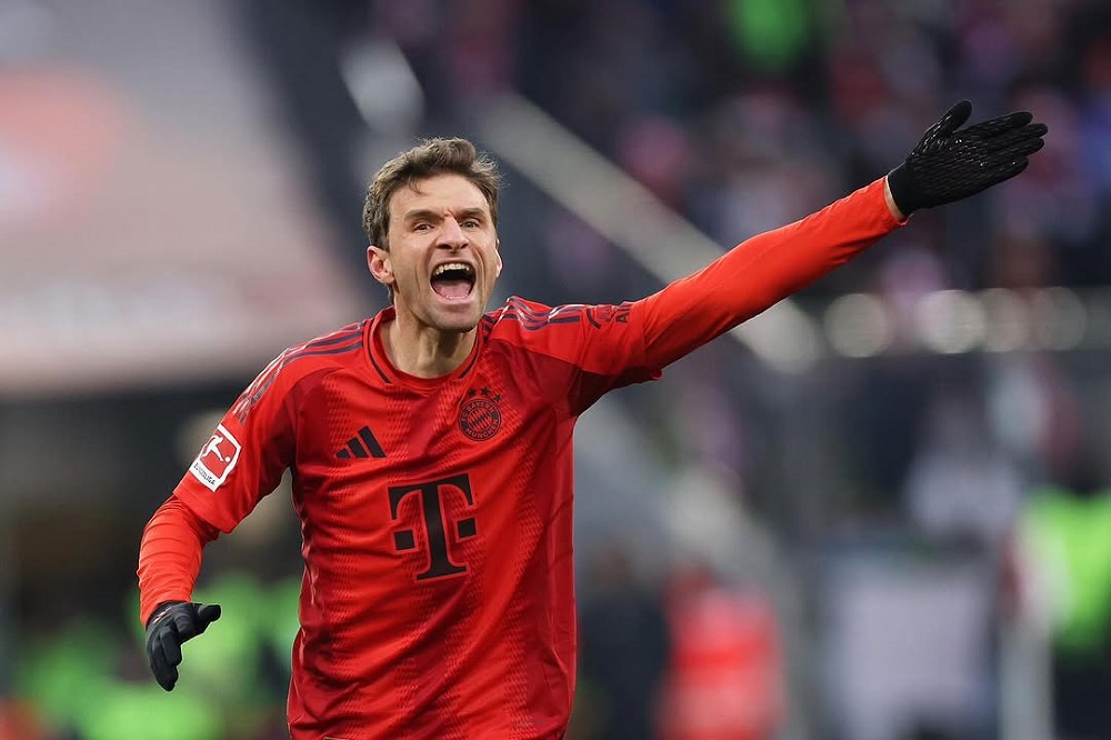 thomas-muller-ironiza-favoritismo-do-leverkusen-sobre-o-bayern:-‘somos-os-azaroes-absolutos’