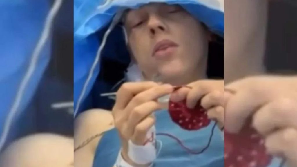 paciente-faz-croche-durante-cirurgia -no-cerebro-no-parana