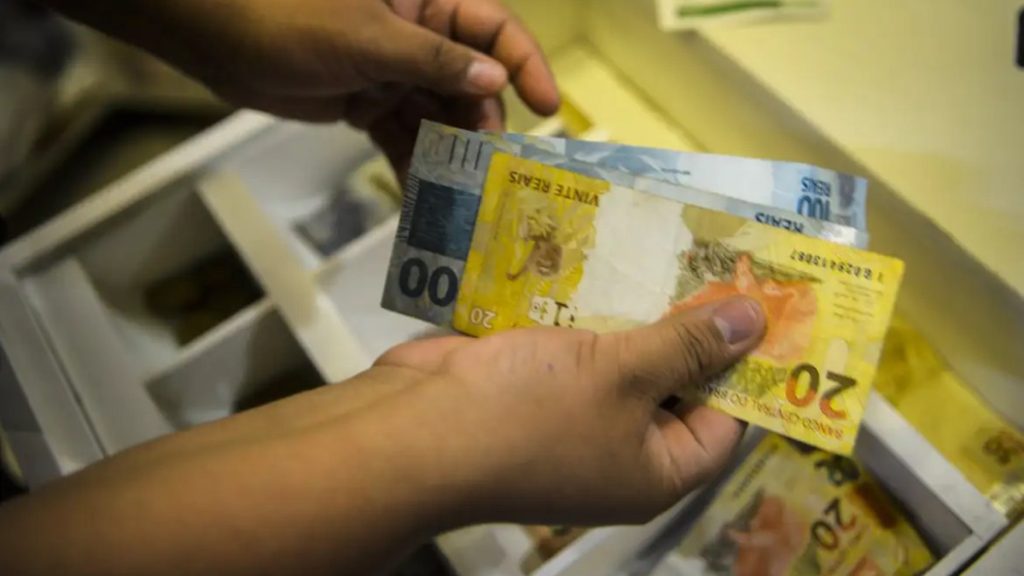 novo-salario-minimo-altera-beneficios-e-valores-pagos-em-2026