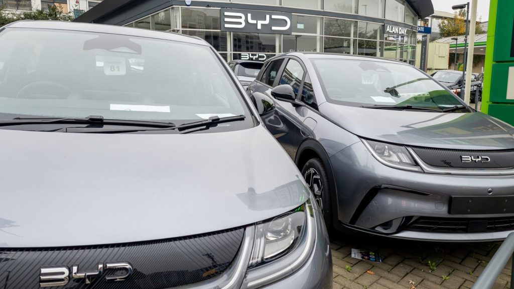 byd-pode-ter-passado-tesla-em-venda-de-carros-eletricos-em-2025