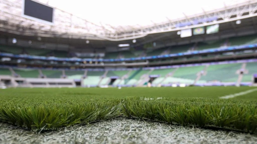flamengo-compartilha-video-de-reporter-que-exalta-grama-natural