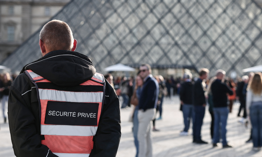 funcionarios-do-louvre-aprovam-por-unanimidade-retomar-a-greve-iniciada-em-dezembro