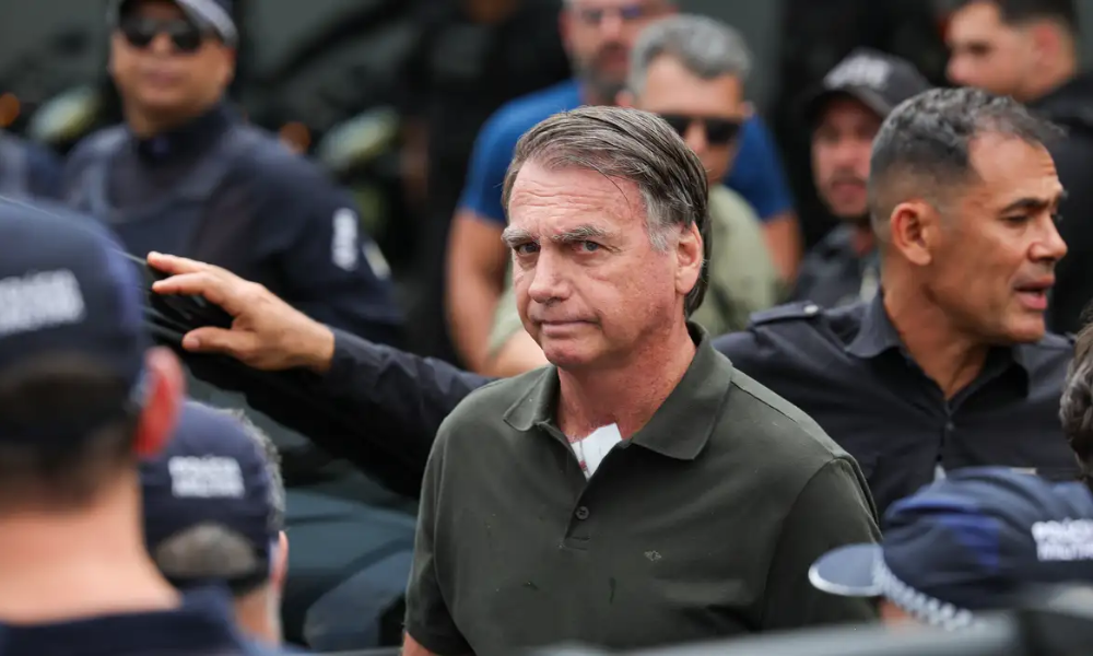 bolsonaro-bate-a-cabeca-em-movel-na-cela-da-pf-e-sofre-traumatismo-craniano-leve