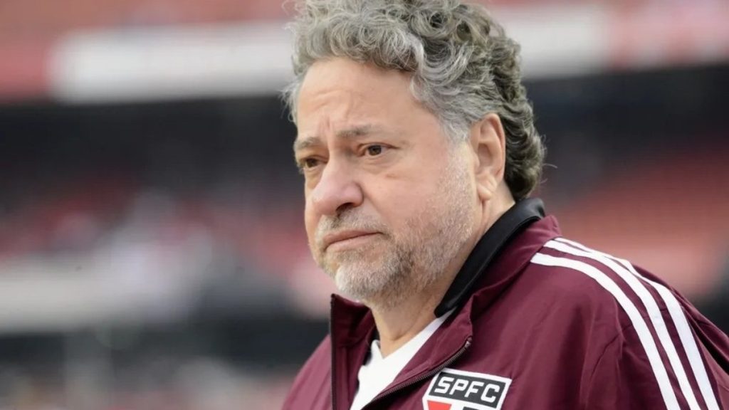 organizadas-do-sao-paulo-pedem-saida-de-casares: