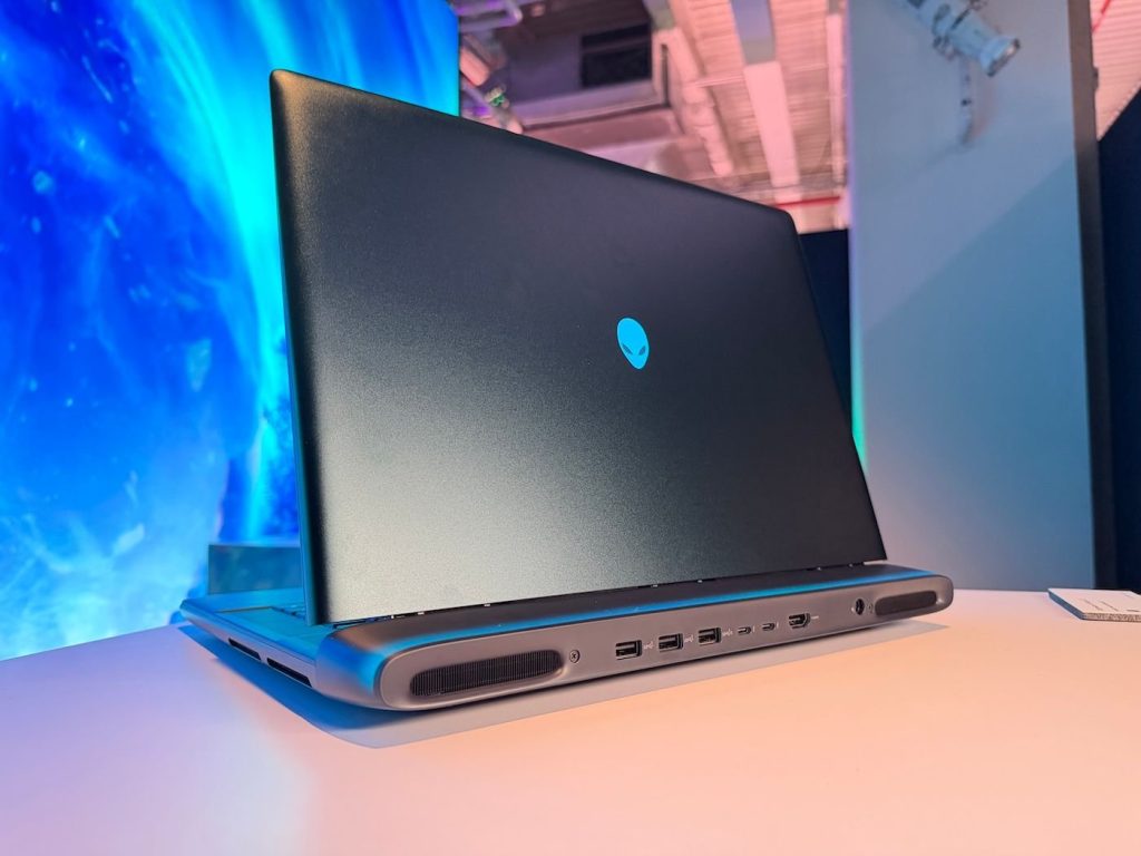 dell-atualiza-linha-alienware-area-51-com-tela-oled-e-modelo-baratinho