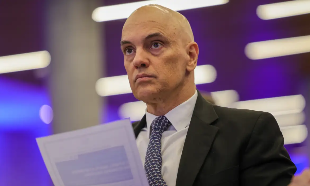 moraes-nega-que-bolsonaro-realize-exames-no-hospital-apos-bater-a-cabeca