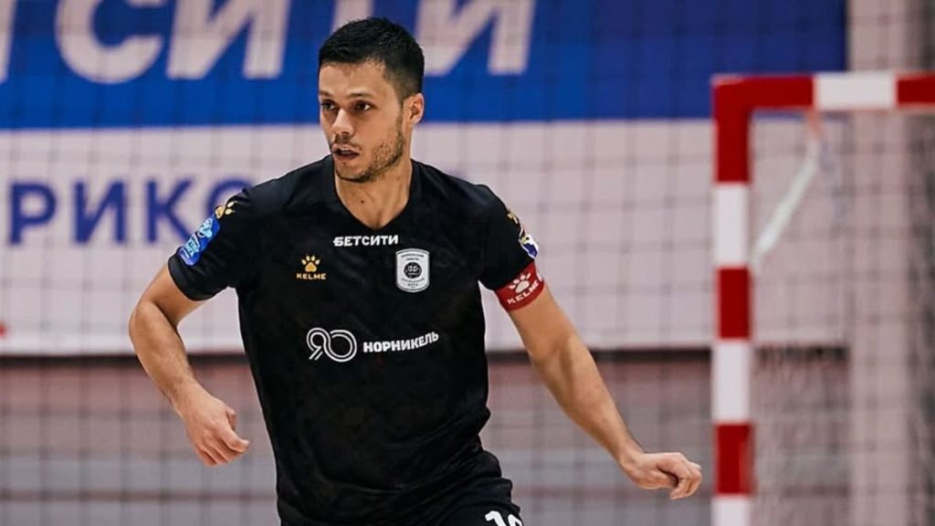 ex-corinthians,-jogador-de-futsal-morre-apos-passar-mal-na-russia