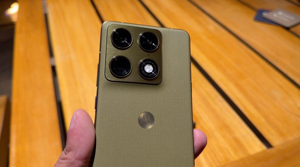 motorola-signature-e-o-novo-smartphone-premium-da-marca-com-quatro-cameras-de-50-mp