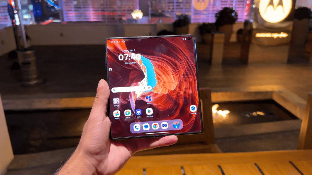 motorola-razr-fold-e-anunciado-para-brigar-com-galaxy-z-fold-7