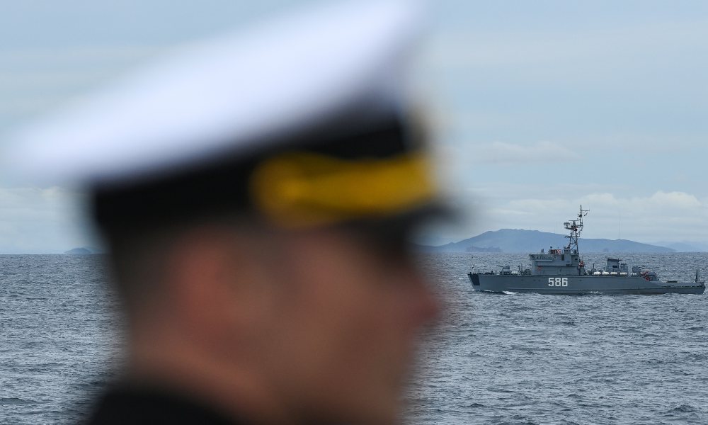 russia-envia-submarino-para-escoltar-petroleiro-perseguido-pelos-eua,-diz-jornal