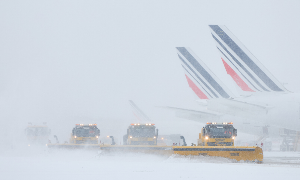 tempestade-de-neve-provoca-cancelamento-de-centenas-de-voos-na-europa