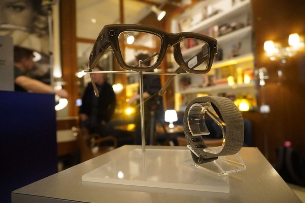 ces-2026:-testamos-o-meta-display,-oculos-inteligente-com-tela-de-mark-zuckerberg