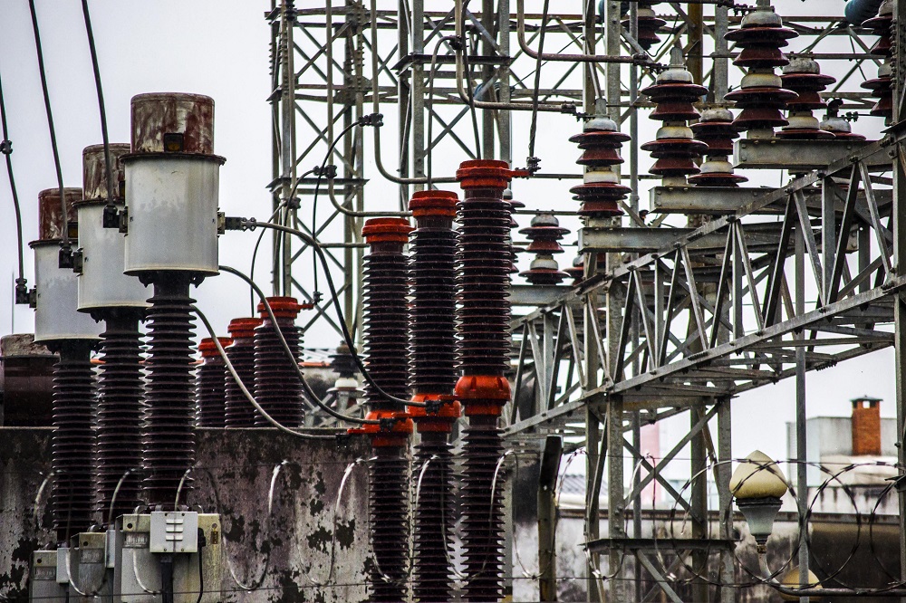 energia-eletrica-dispara-e-lidera-alta-da-inflacao-em-2025,-mas-alimentos-seguram-taxa