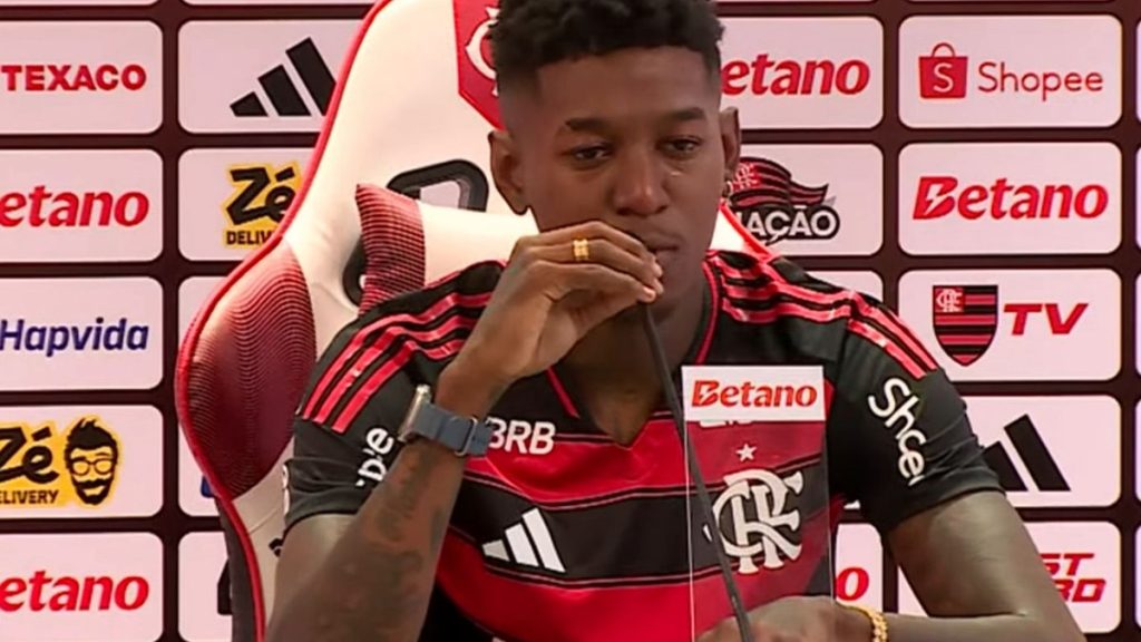 vitao-se-emociona-em-apresentacao-no-flamengo: