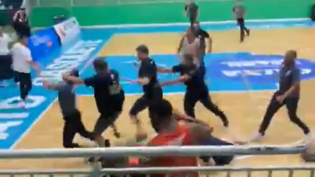 arbitro-e-agredido-com-socos-e-chutes-apos-pato-x-caxias-no-nbb
