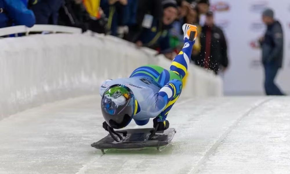 nicole-silveira-celebra-podio-na-copa-do-mundo-de-skeleton