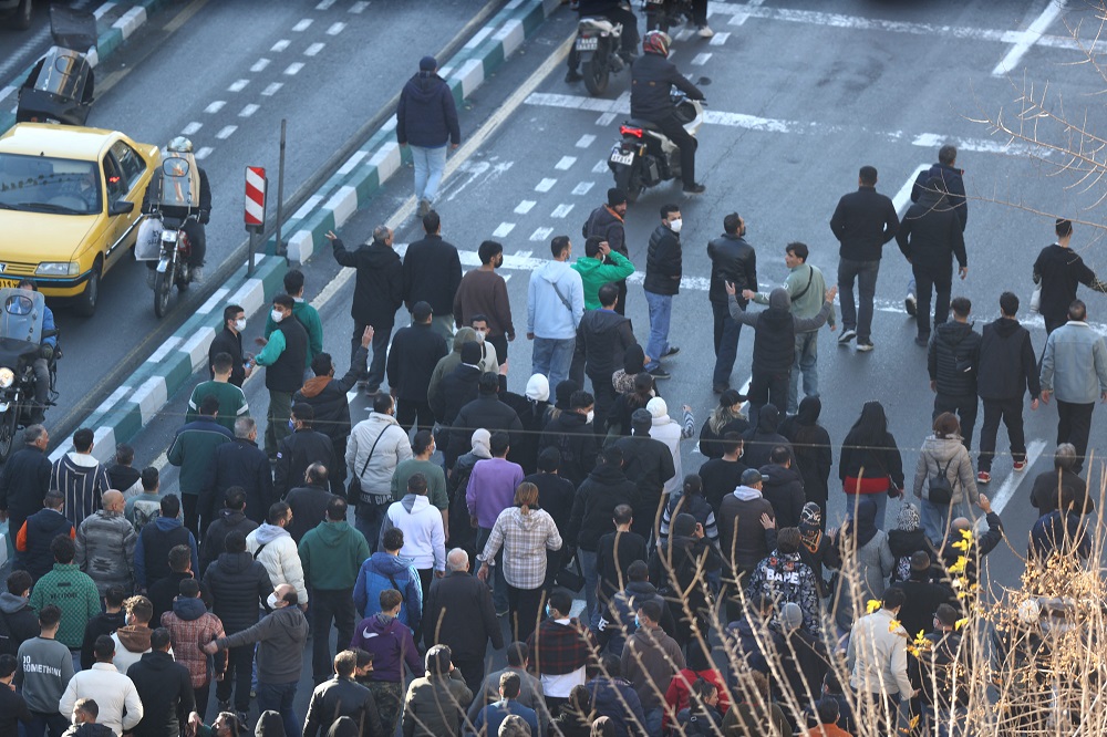protestos-continuam-no-ira,-apesar-do-medo-a-repressao